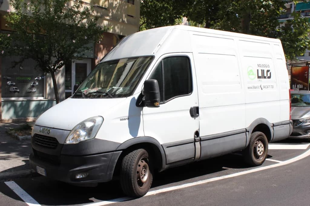 Noleggio Furgoni Grandi (Uso Città) Trieste